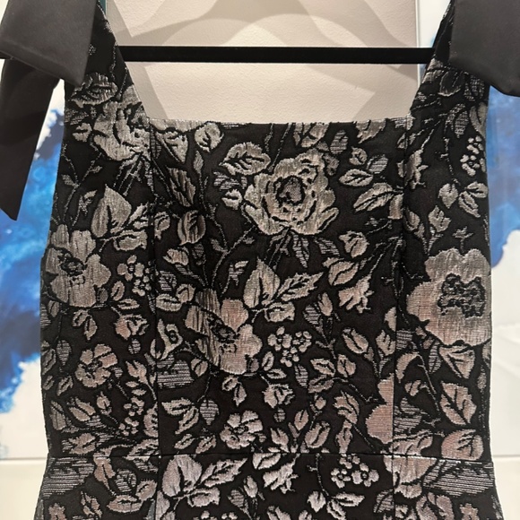 Alice and Olivia Maryann Tie Shoulder Dress in Black & Silver - New - Picture 4 of 6